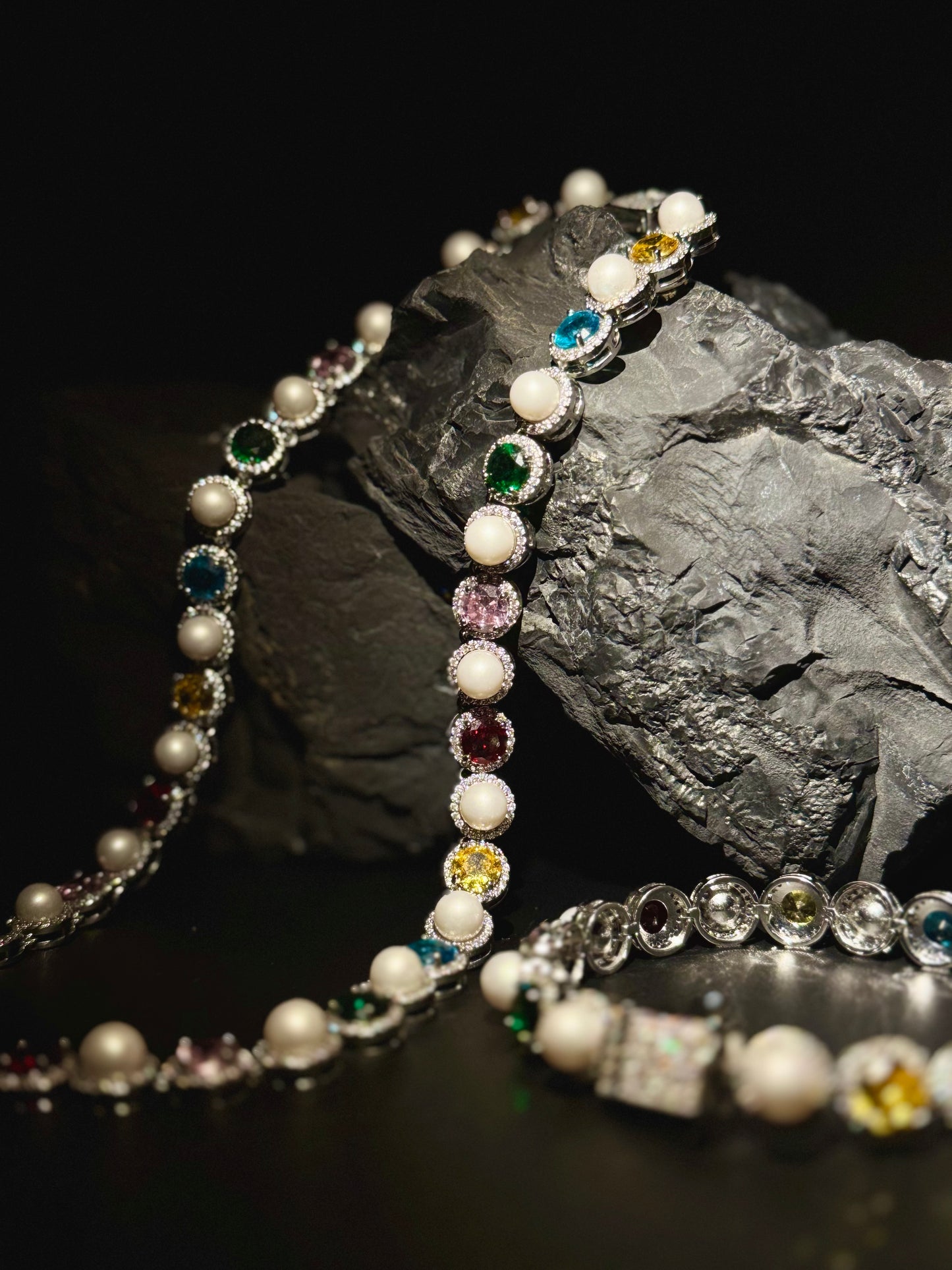 AYLLA GEM STONES BRACELET