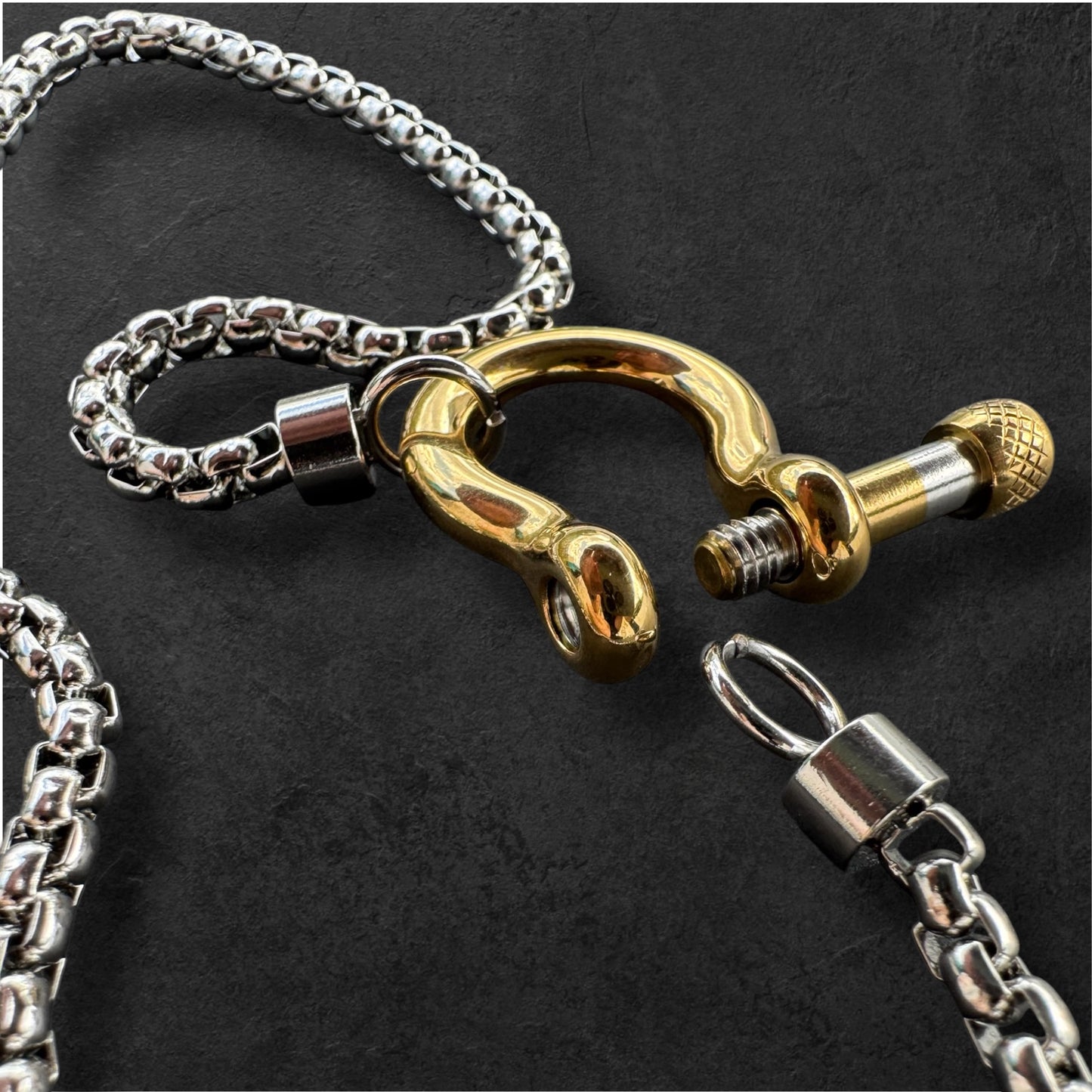 MERLE CHARM NECKLACE