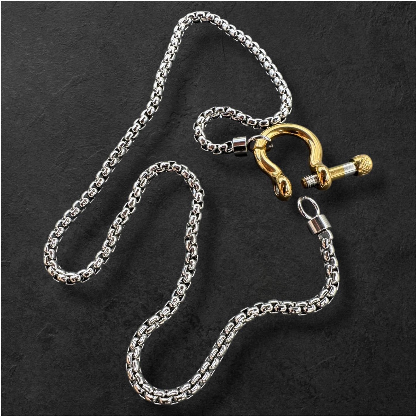 MERLE CHARM NECKLACE